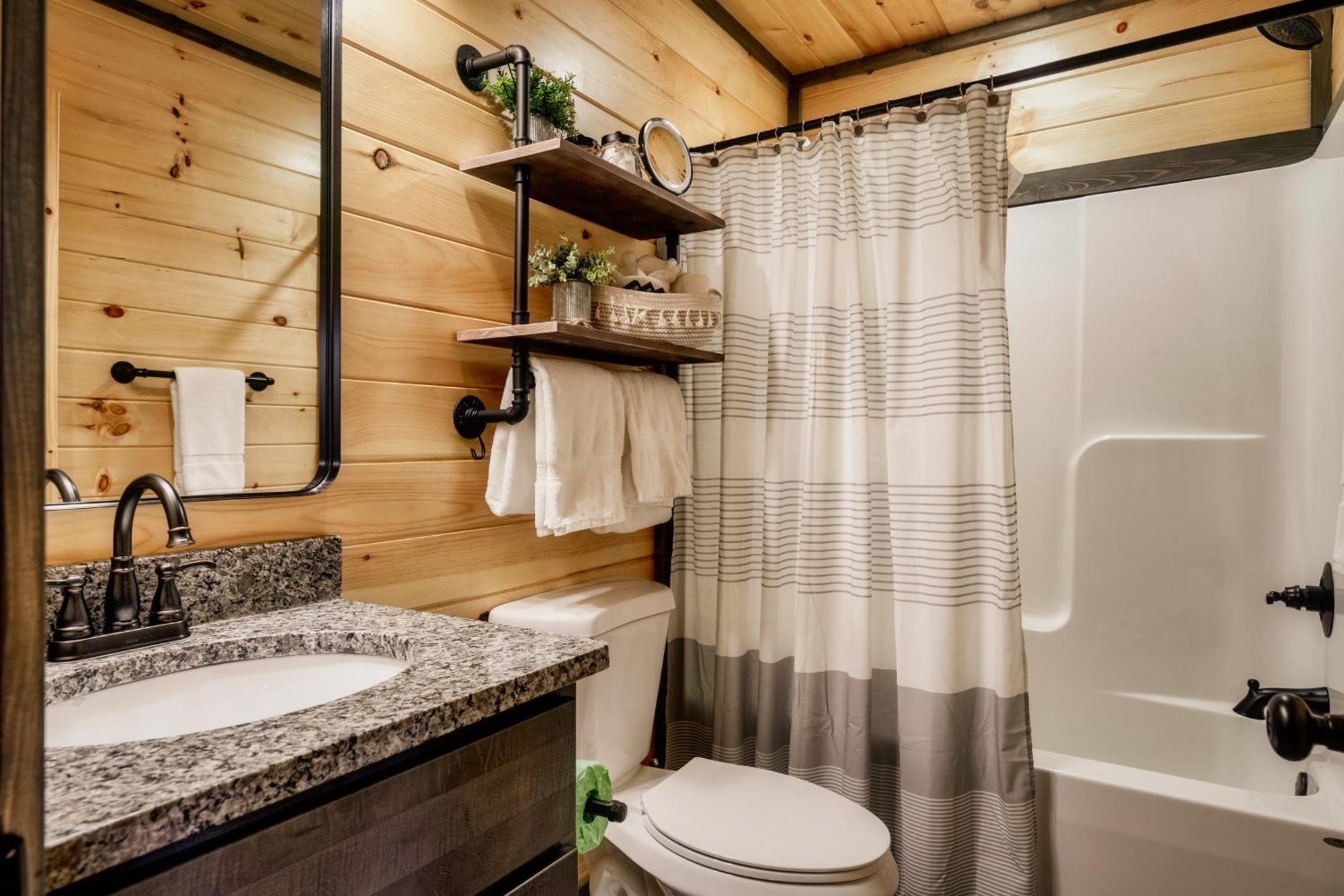 Mountainscape - Brand New Cabin W Views - Hottub - Firetable - Ps5 - Pooltable - 3 Pools Gatlinburg Eksteriør billede