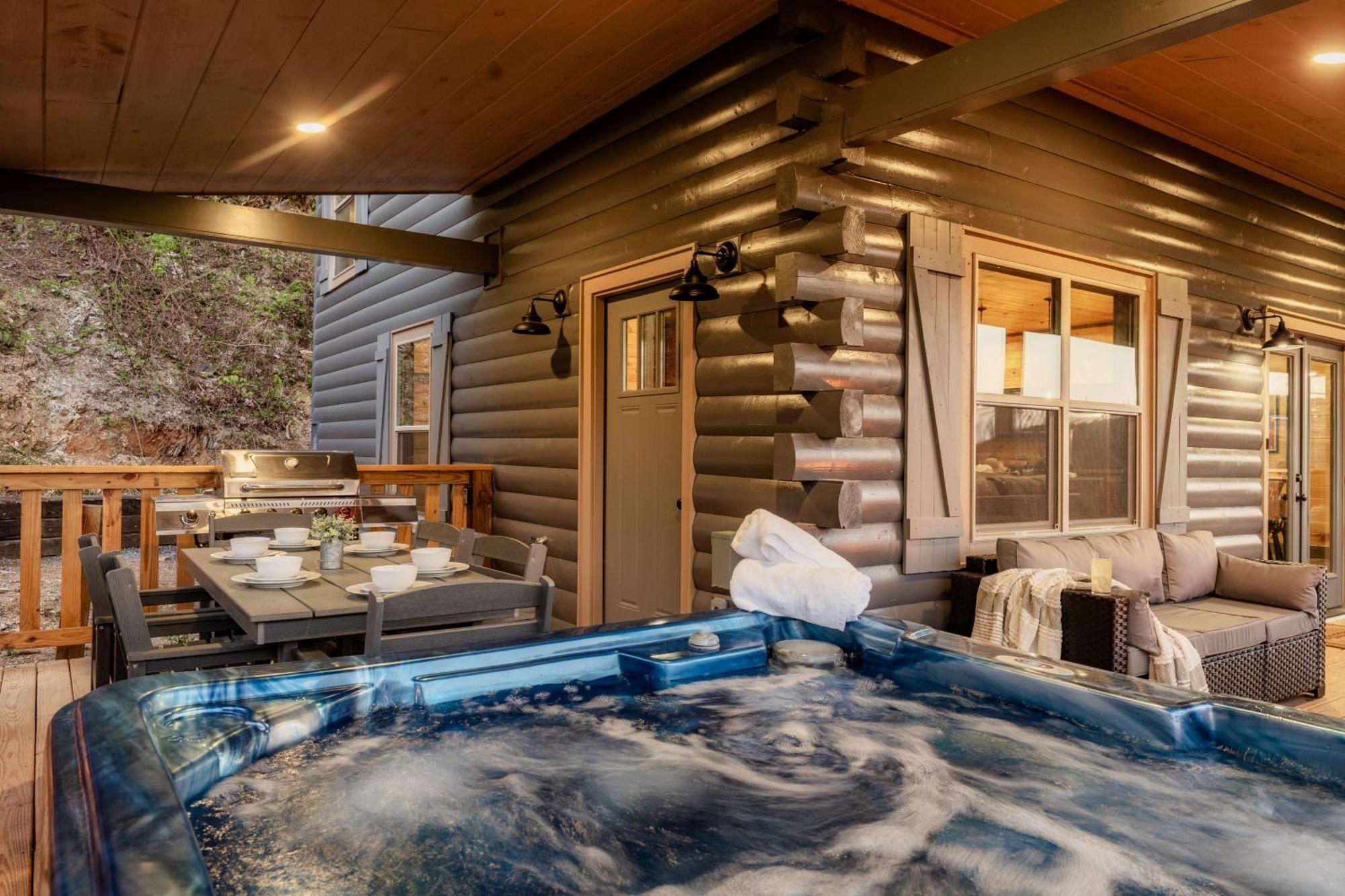 Mountainscape - Brand New Cabin W Views - Hottub - Firetable - Ps5 - Pooltable - 3 Pools Gatlinburg Eksteriør billede