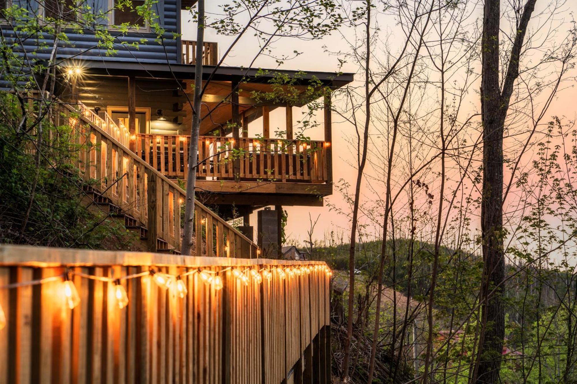 Mountainscape - Brand New Cabin W Views - Hottub - Firetable - Ps5 - Pooltable - 3 Pools Gatlinburg Eksteriør billede