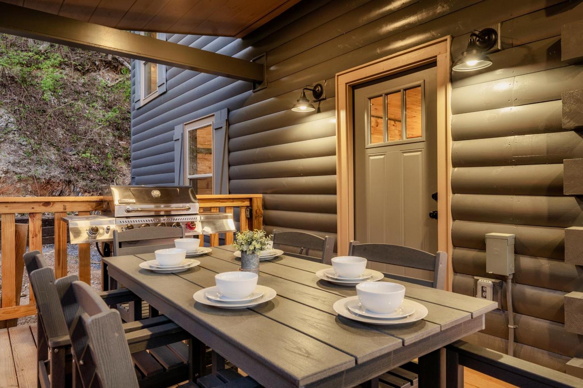 Mountainscape - Brand New Cabin W Views - Hottub - Firetable - Ps5 - Pooltable - 3 Pools Gatlinburg Eksteriør billede