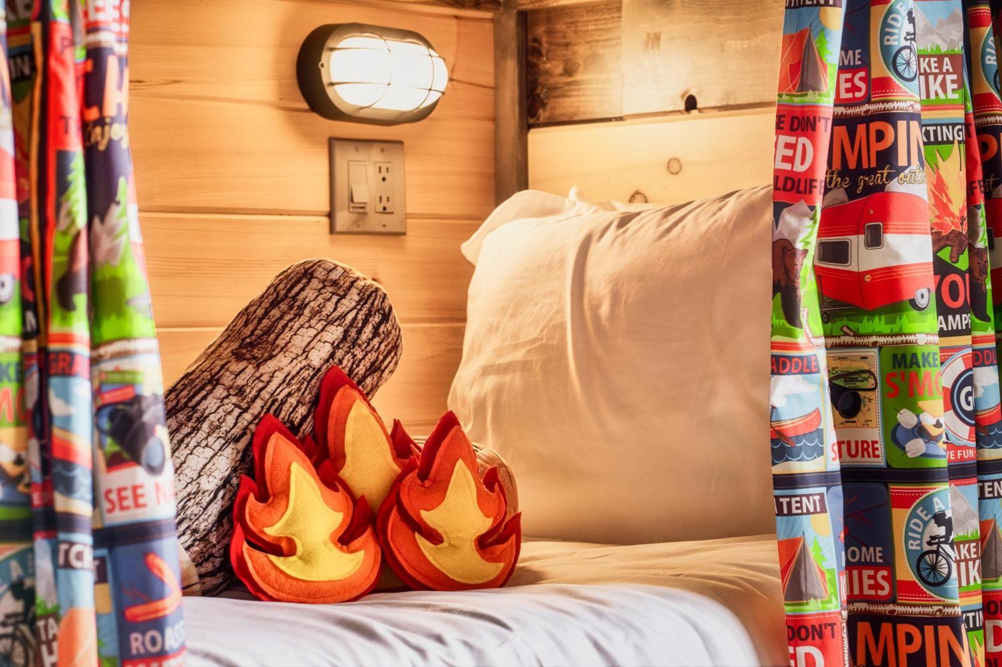 Mountainscape - Brand New Cabin W Views - Hottub - Firetable - Ps5 - Pooltable - 3 Pools Gatlinburg Eksteriør billede