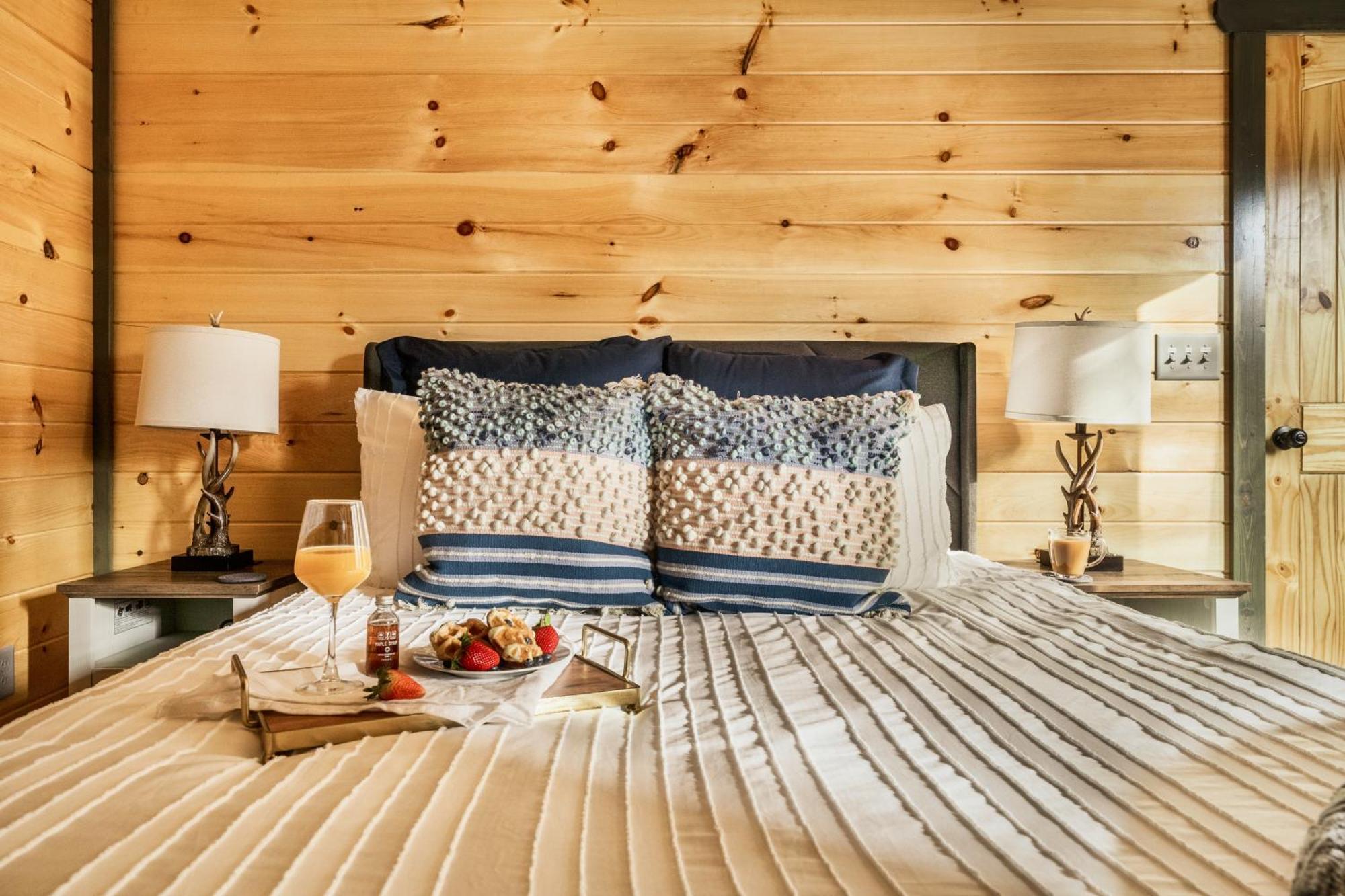 Mountainscape - Brand New Cabin W Views - Hottub - Firetable - Ps5 - Pooltable - 3 Pools Gatlinburg Eksteriør billede