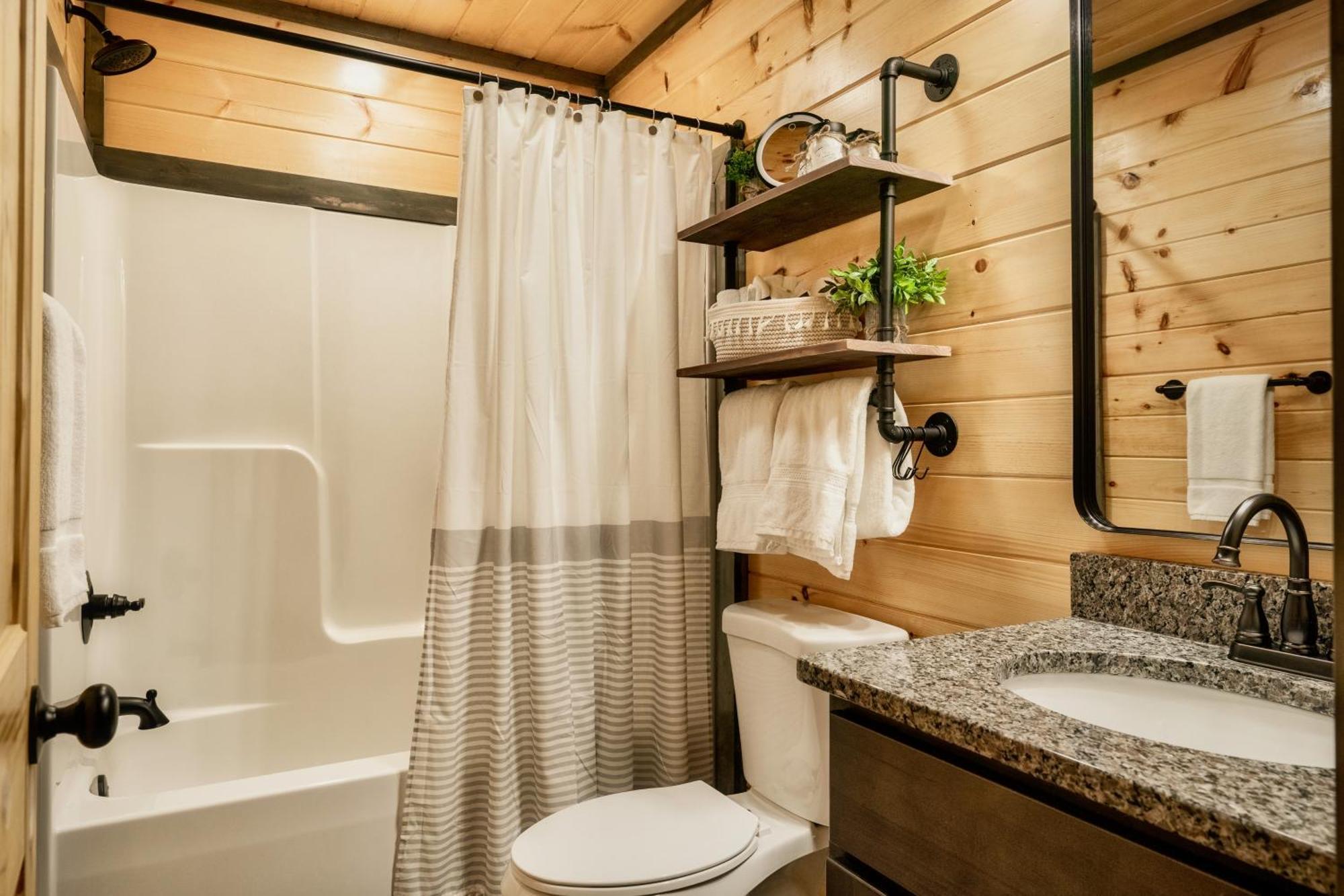 Mountainscape - Brand New Cabin W Views - Hottub - Firetable - Ps5 - Pooltable - 3 Pools Gatlinburg Eksteriør billede